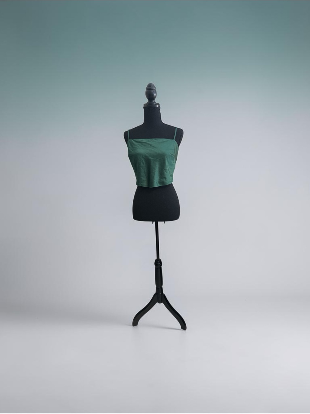 Minimalist Green Square-Neck Crop Cami - Unbranded